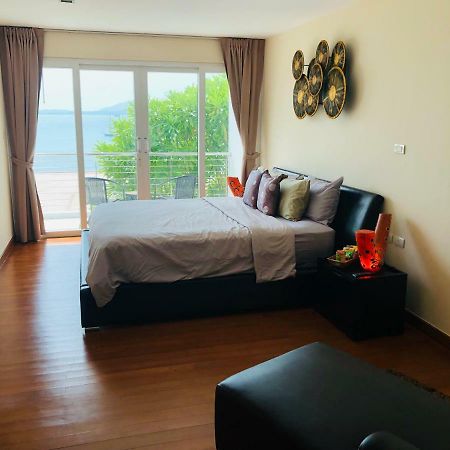 D-Lux 4 Bed Beachfront Apartment With Sea View Cape Panwa Bagian luar foto